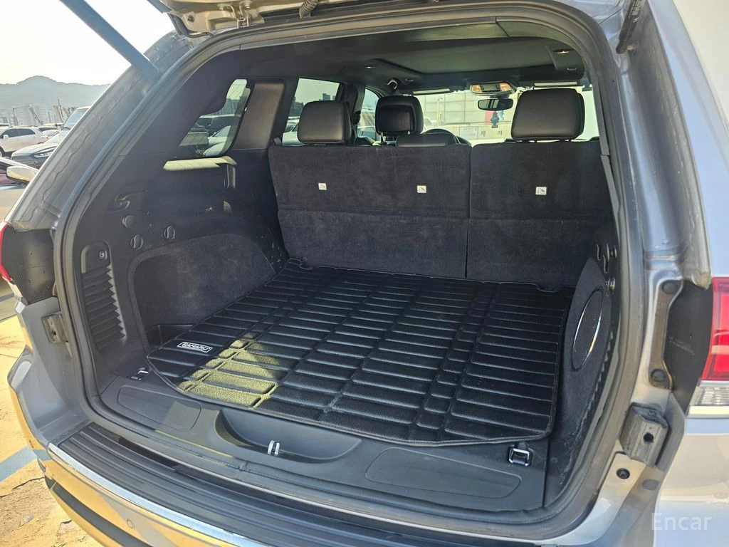 Jeep Grand cherokee 3.6* V6* 8ZF* ПОДГРЕВ* ОБДУХВАНЕ* КАМЕРА* ПАНОРАМА, снимка 16 - Автомобили и джипове - 56234084