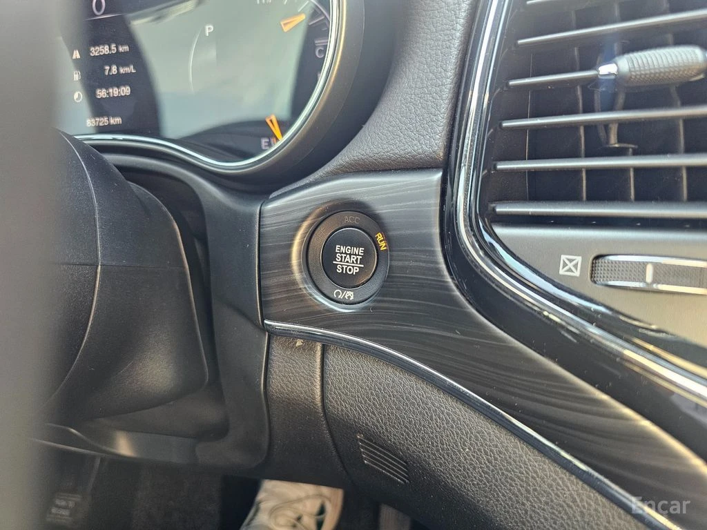 Jeep Grand cherokee 3.6* V6* 8ZF* ПОДГРЕВ* ОБДУХВАНЕ* КАМЕРА* ПАНОРАМА, снимка 12 - Автомобили и джипове - 56234084