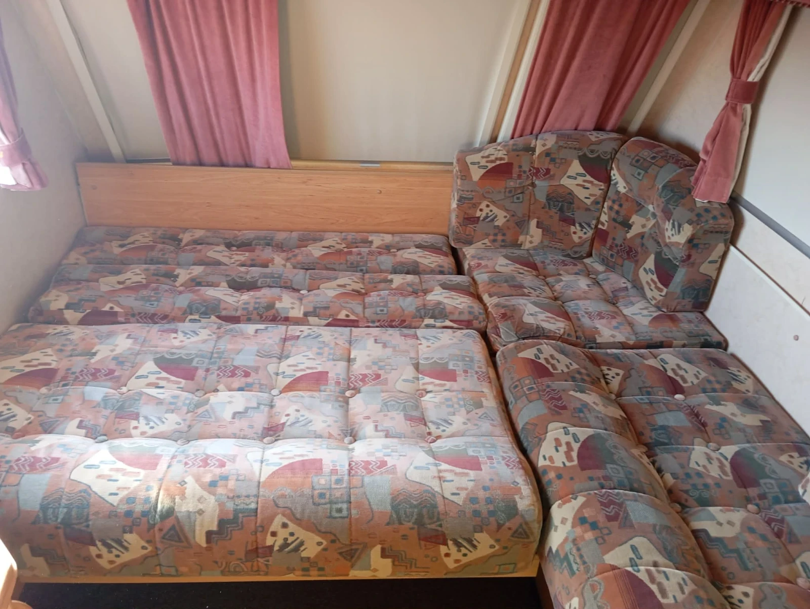 Каравана Swift Challenger 530 SE, снимка 5 - Каравани и кемпери - 53938477