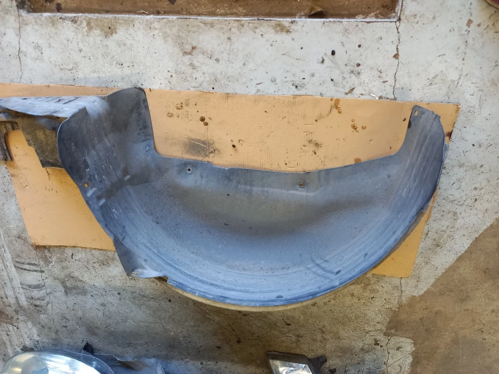 Подкалник заден ляв Пежо 407 2.0хди комби (к), снимка 1 - Части - 53549430