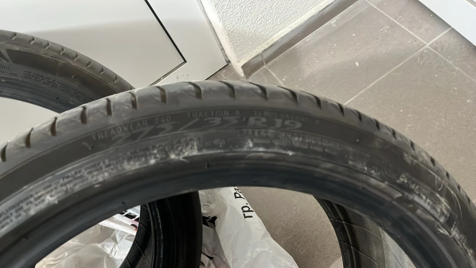 Гуми Летни 275/35R19, снимка 4 - Гуми и джанти - 53966704