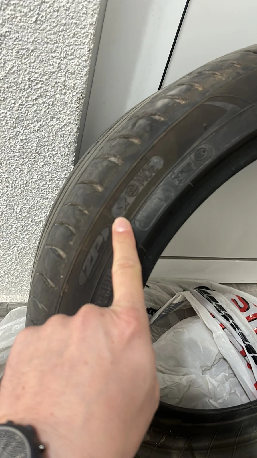 Гуми Летни 275/35R19, снимка 3 - Гуми и джанти - 53966704