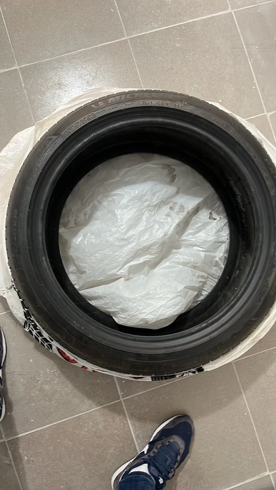 Гуми Летни 275/35R19