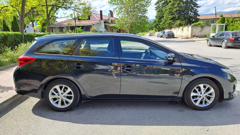 Toyota Auris, снимка 4 - Автомобили и джипове - 52832520