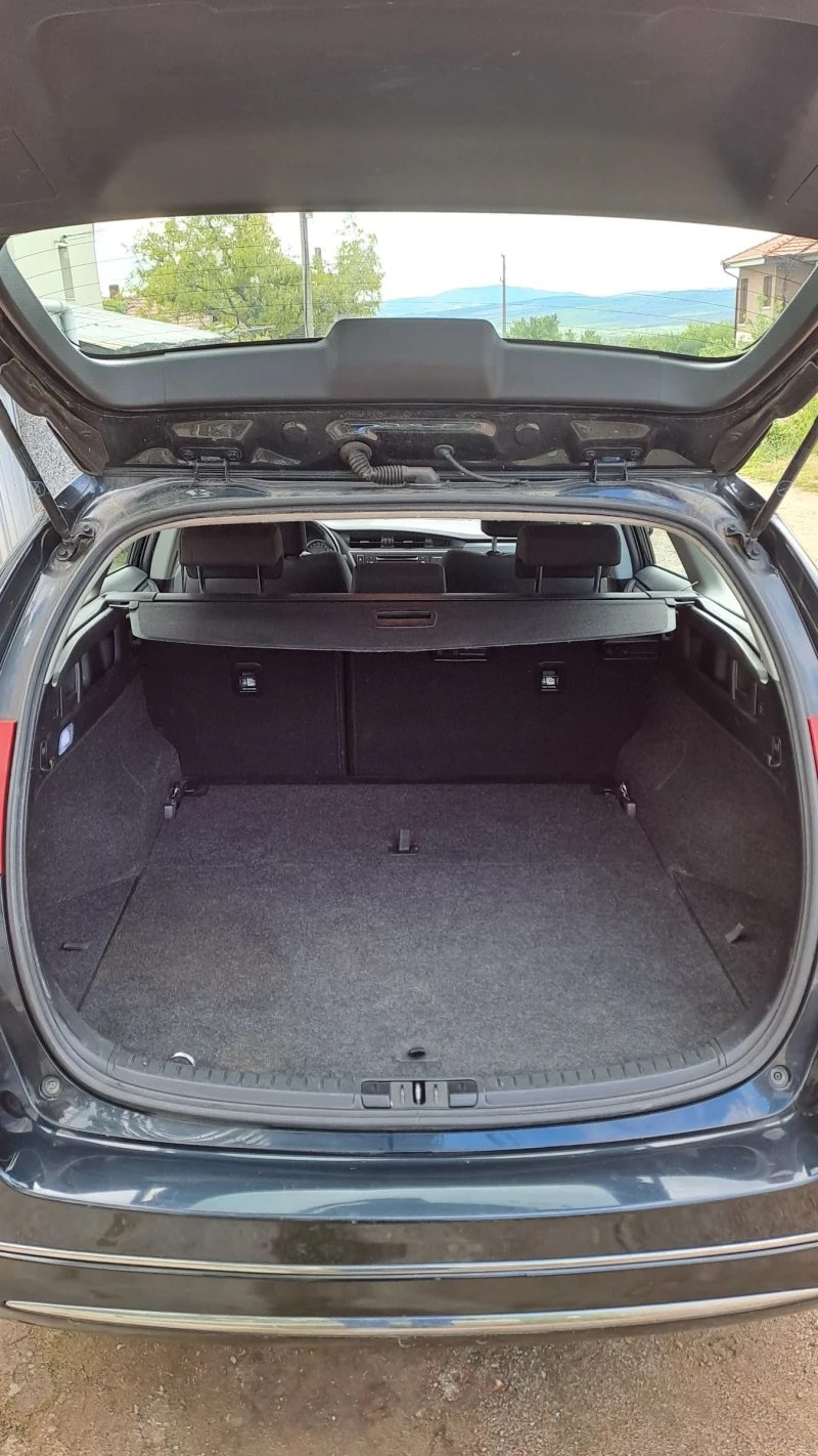 Toyota Auris, снимка 10 - Автомобили и джипове - 52832520