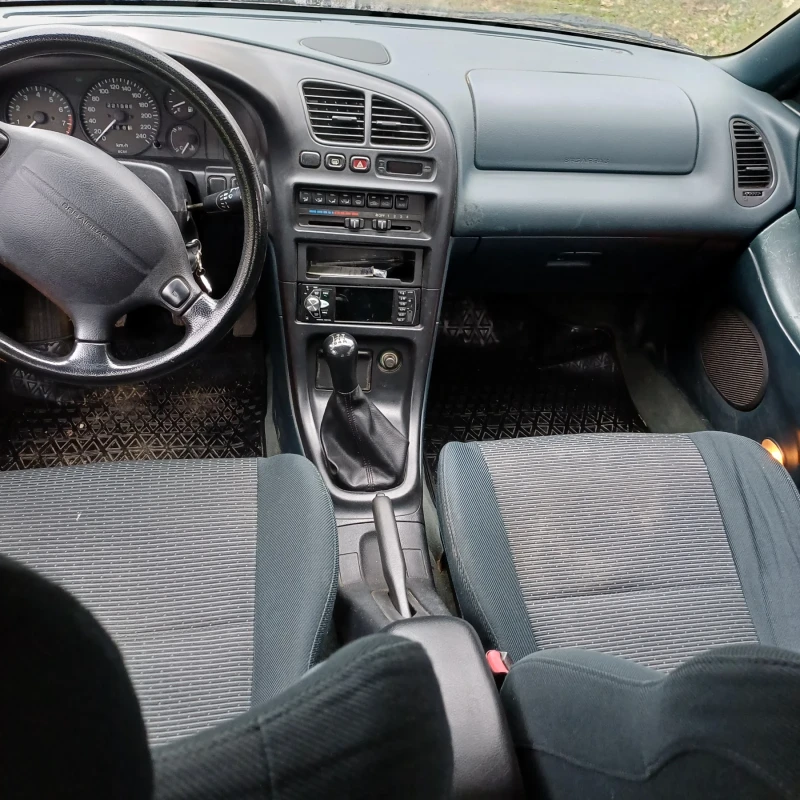 Mazda 323 1, 8, снимка 4 - Автомобили и джипове - 52924926