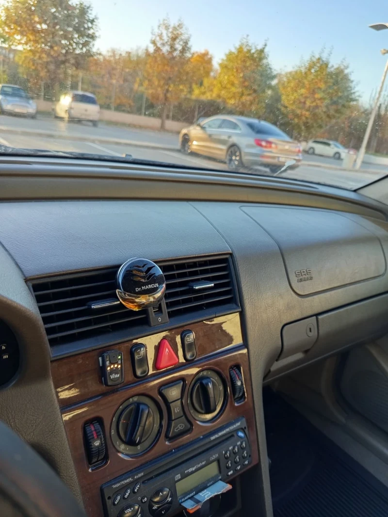 Mercedes-Benz C 200 2.0i, снимка 4 - Автомобили и джипове - 52948789