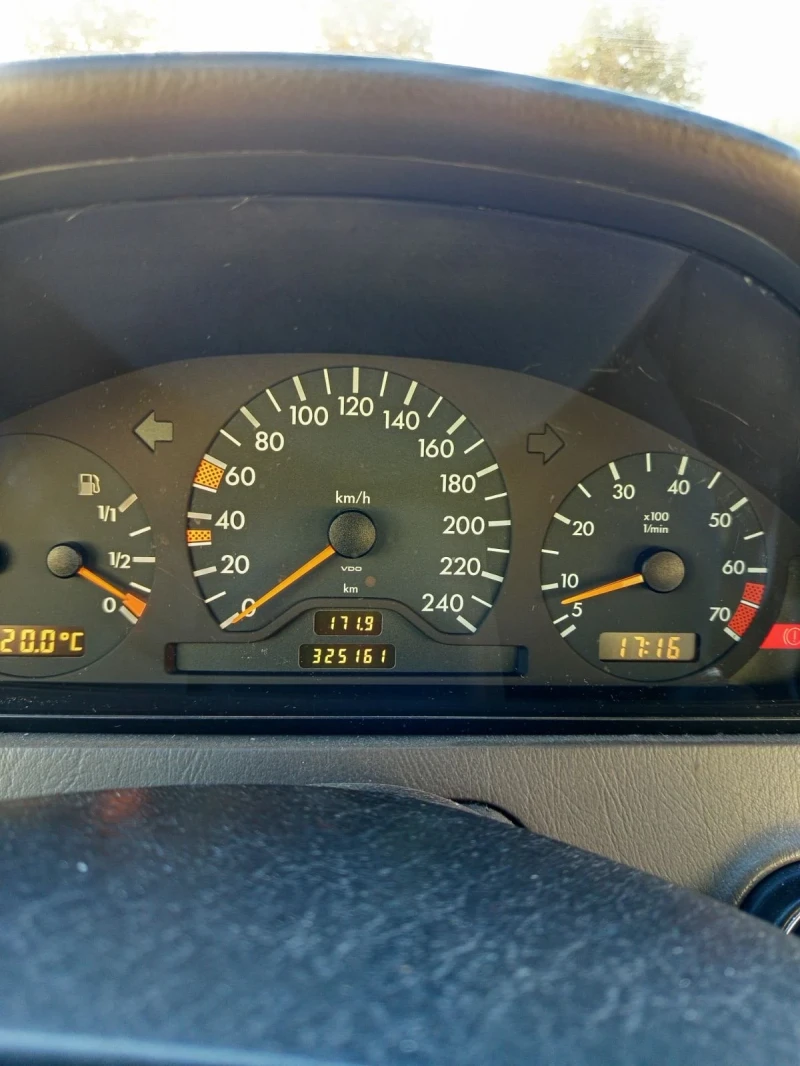 Mercedes-Benz C 200 2.0i, снимка 2 - Автомобили и джипове - 52948789