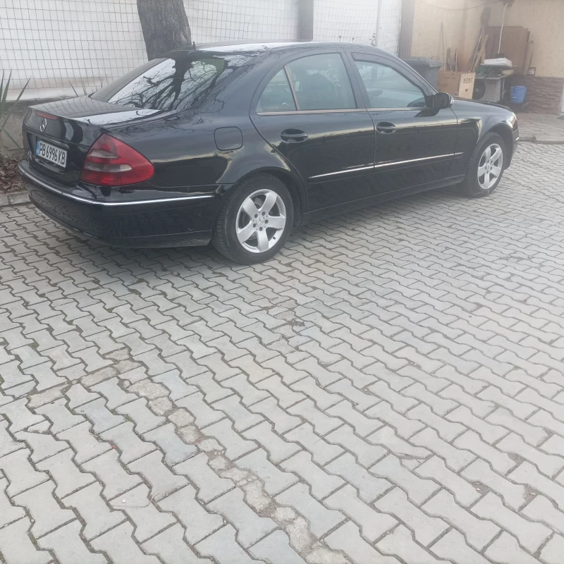 Mercedes-Benz E 220, снимка 5 - Автомобили и джипове - 53386624
