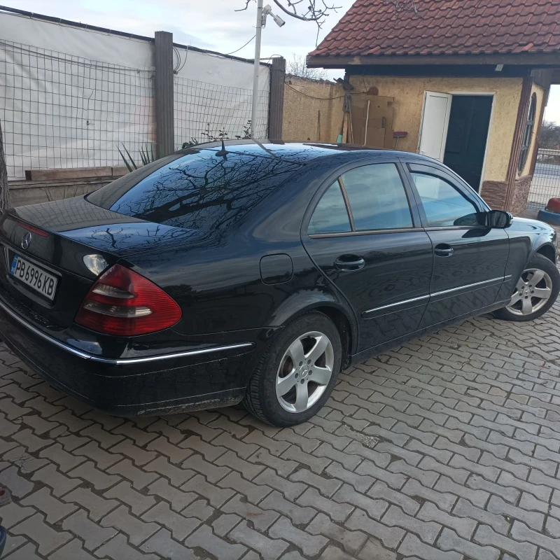 Mercedes-Benz E 220, снимка 10 - Автомобили и джипове - 53386624