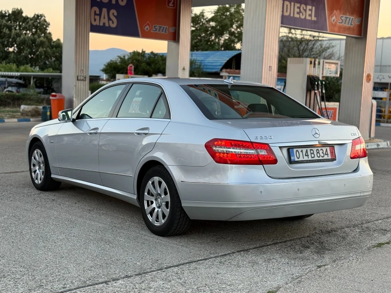Mercedes-Benz E 220, снимка 5 - Автомобили и джипове - 53508426