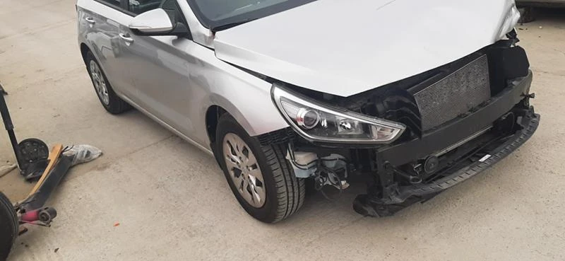 Hyundai I30 1.4i, снимка 6 - Автомобили и джипове - 31795877