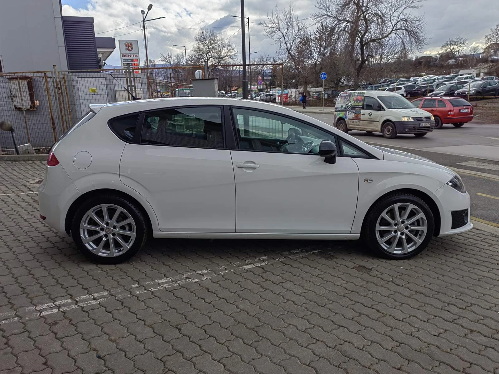 Seat Leon 1P FR 2.0TDI 6-степенно DSG - изображение 2