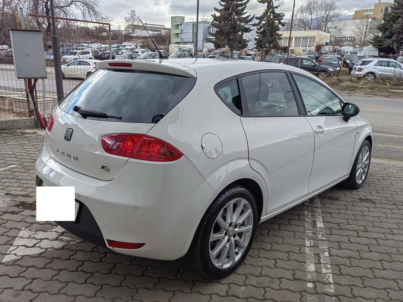 Seat Leon 1P FR 2.0TDI 6-степенно DSG - изображение 3