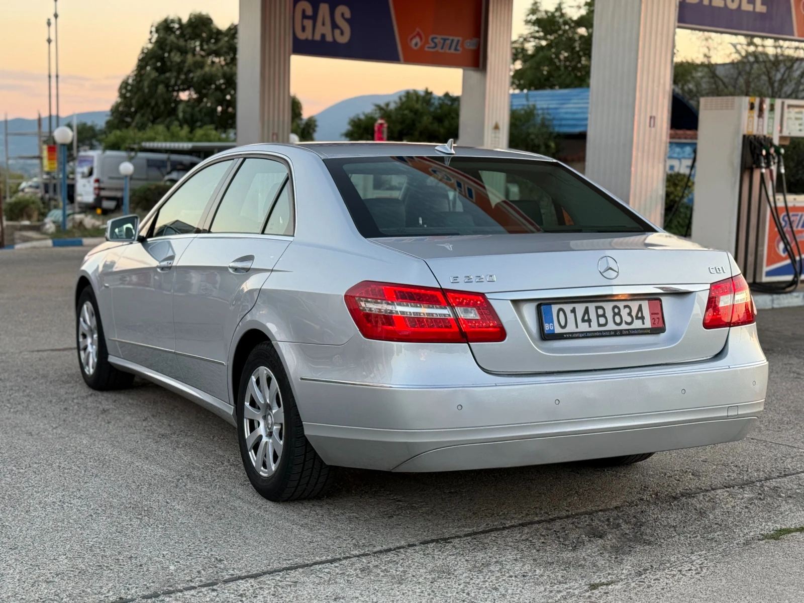 Mercedes-Benz E 220  - изображение 4