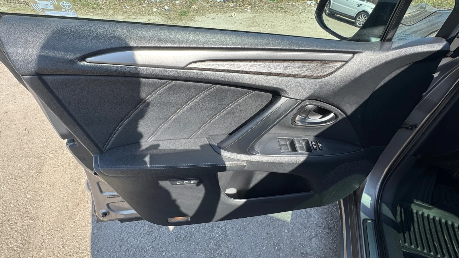 Toyota Avensis 2.0, снимка 8 - Автомобили и джипове - 53846710