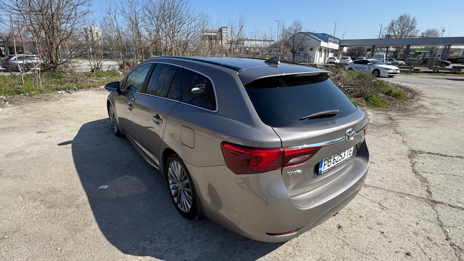 Toyota Avensis 2.0, снимка 4 - Автомобили и джипове - 53846710