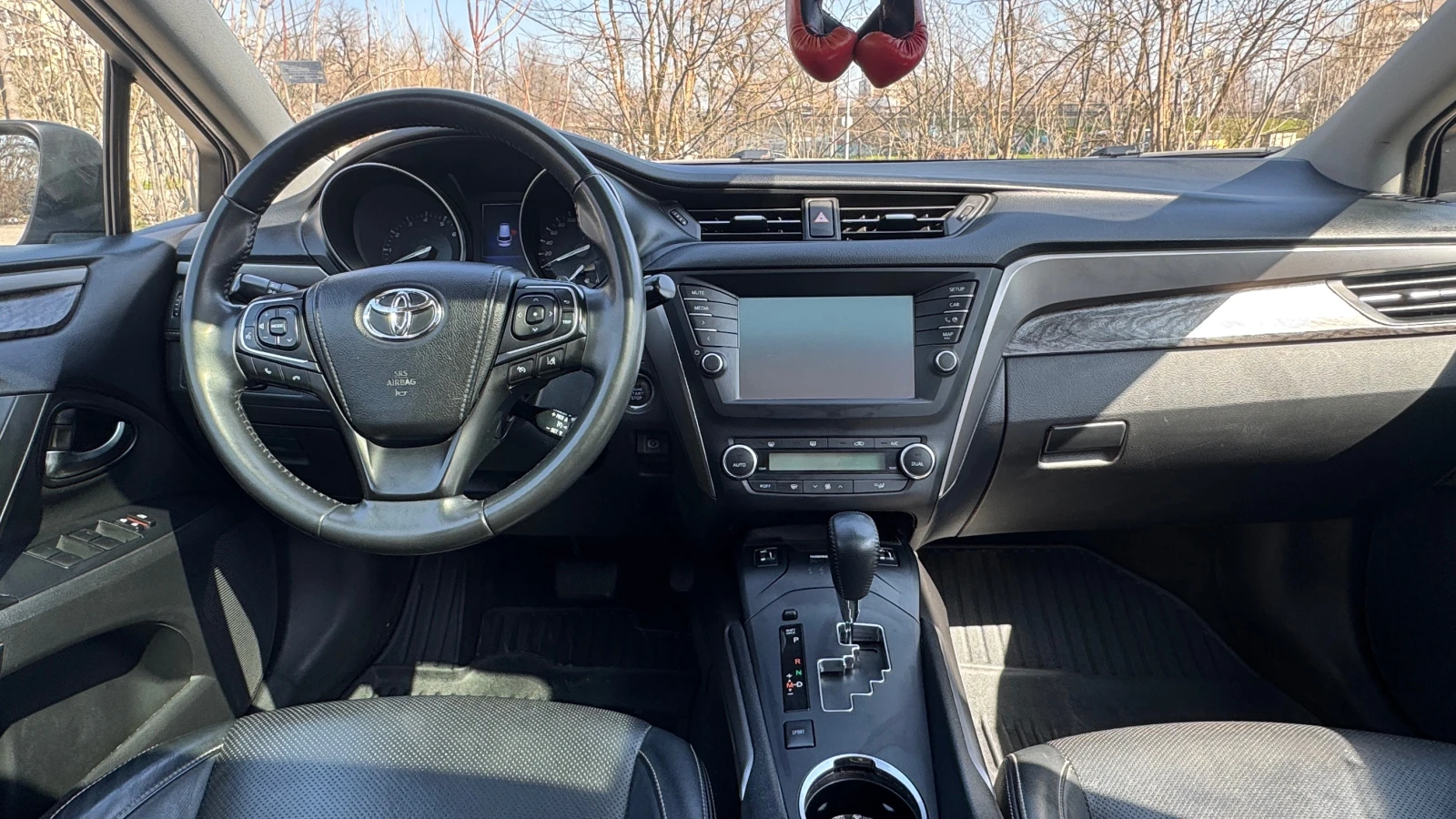 Toyota Avensis 2.0, снимка 9 - Автомобили и джипове - 53846710