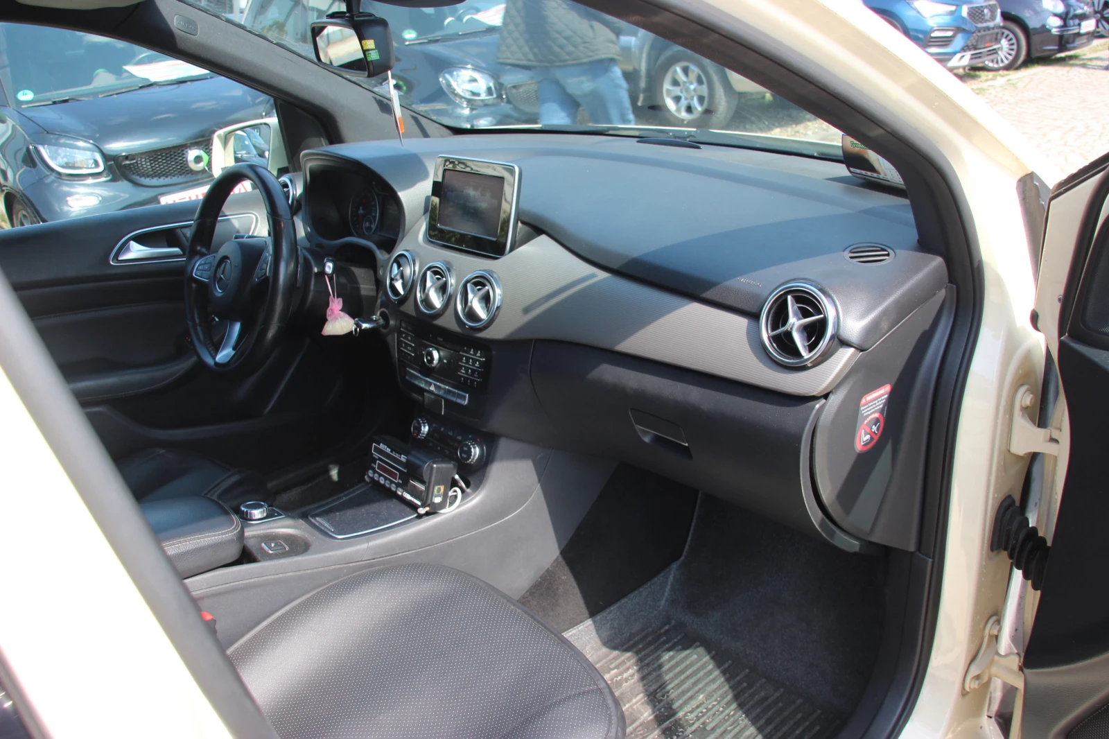 Mercedes-Benz B 180 CDI  AUTOMATIC  2015 г.  TAXI, снимка 10 - Автомобили и джипове - 53976431