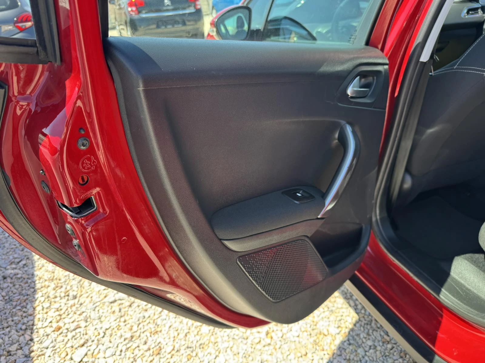 Peugeot 2008 1.2i GAZ, снимка 7 - Автомобили и джипове - 54440294