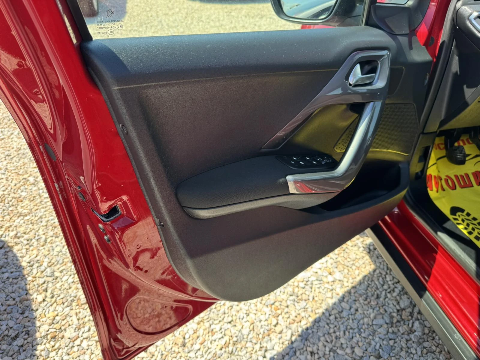 Peugeot 2008 1.2i GAZ, снимка 11 - Автомобили и джипове - 54440294