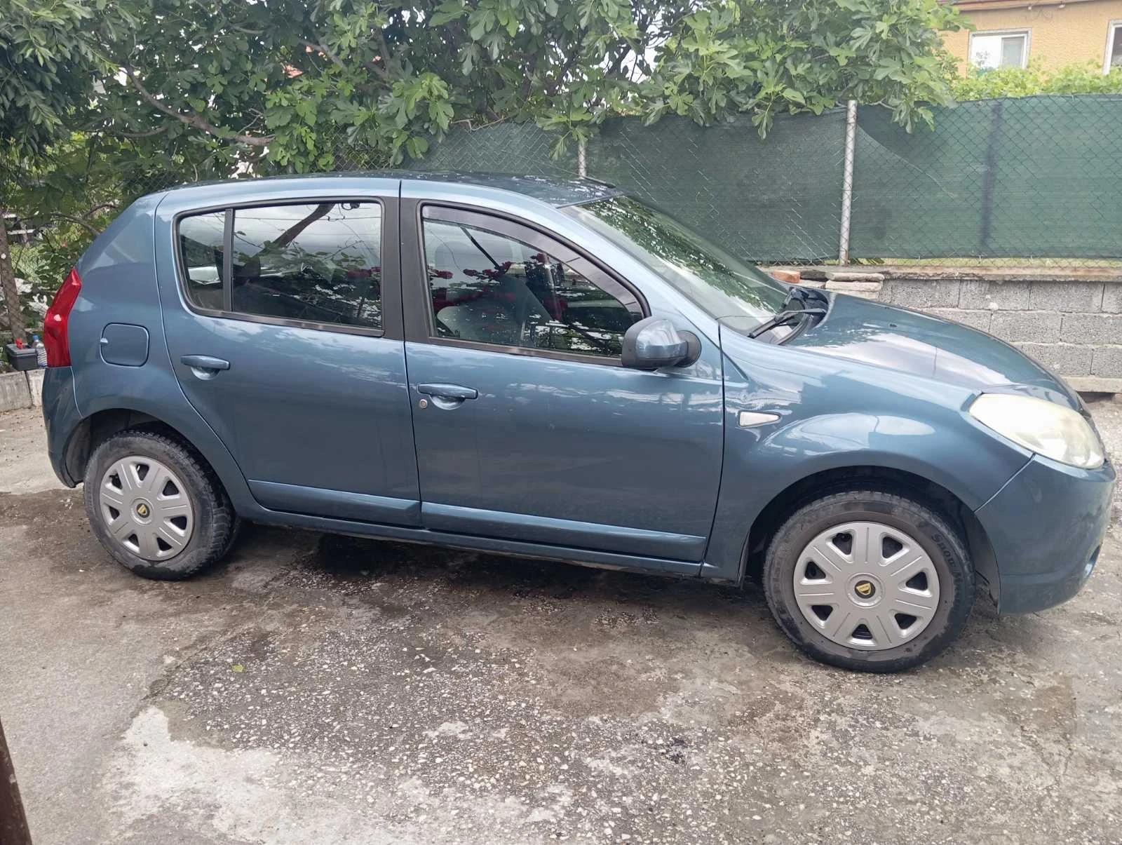 Dacia Sandero Газ/бензин, снимка 2 - Автомобили и джипове - 54737303