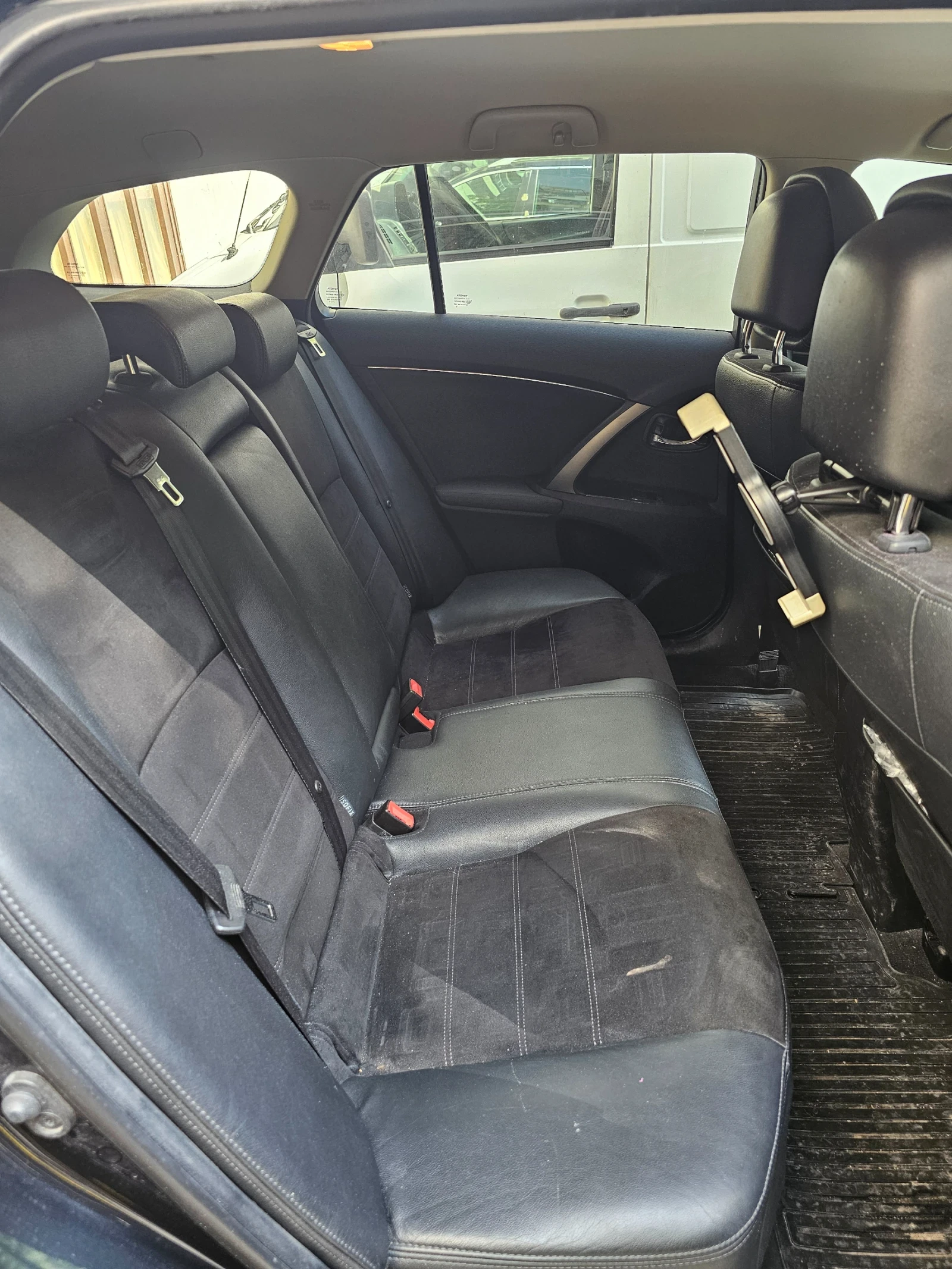 Toyota Avensis, снимка 8 - Автомобили и джипове - 54801541