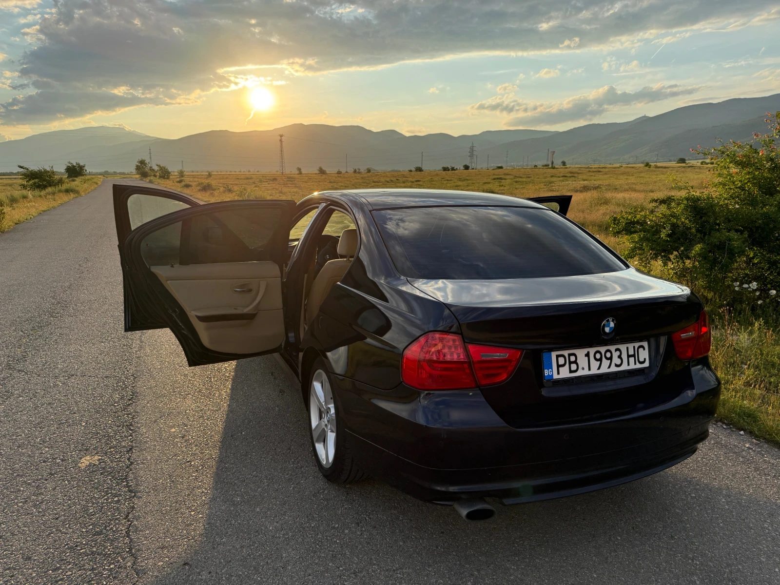 BMW 320 2.0, снимка 4 - Автомобили и джипове - 55251348