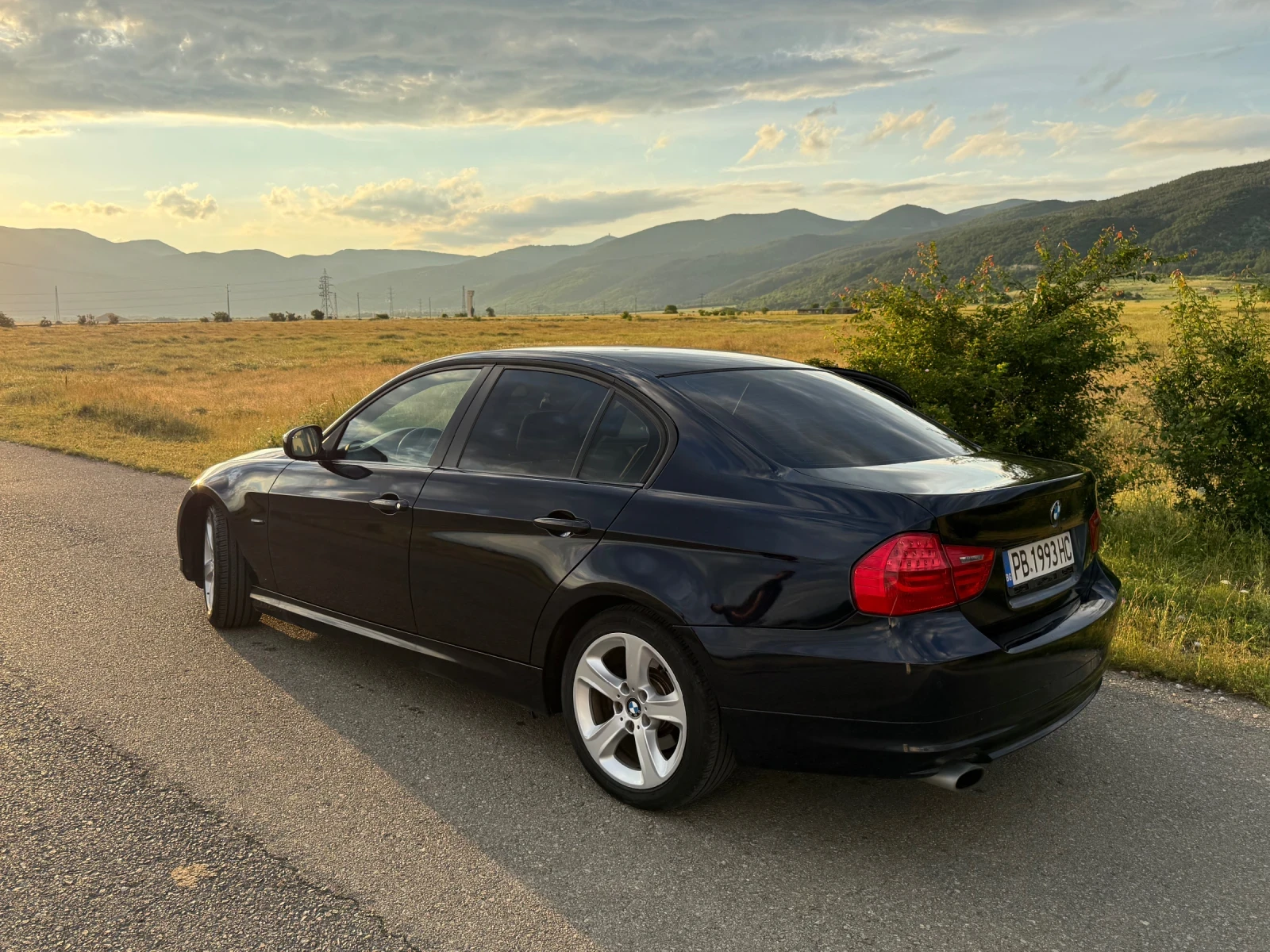BMW 320 2.0, снимка 3 - Автомобили и джипове - 55251348