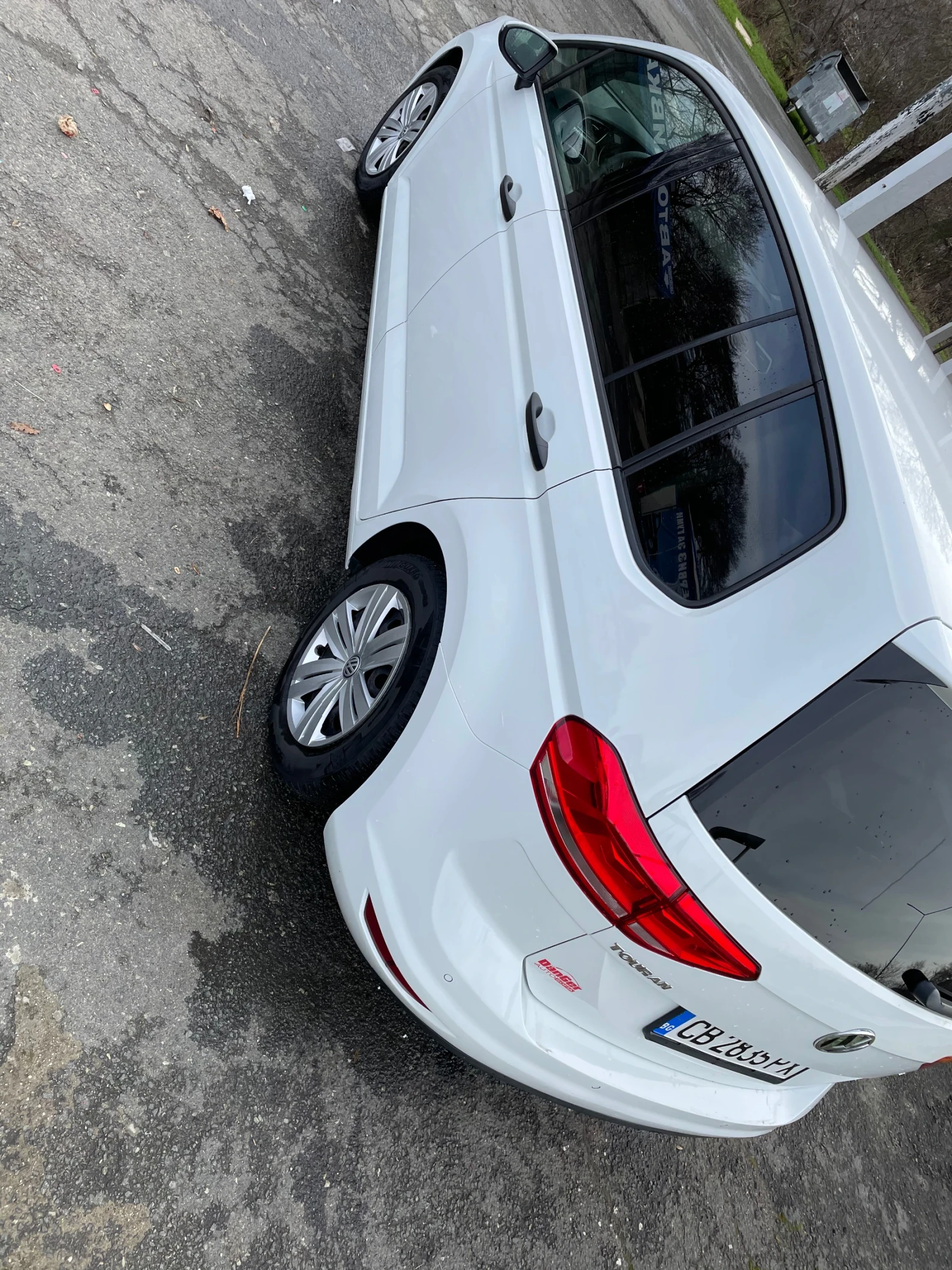 VW Touran 1.6 TDI * 7 местен* EURO6B, снимка 4 - Автомобили и джипове - 55410466