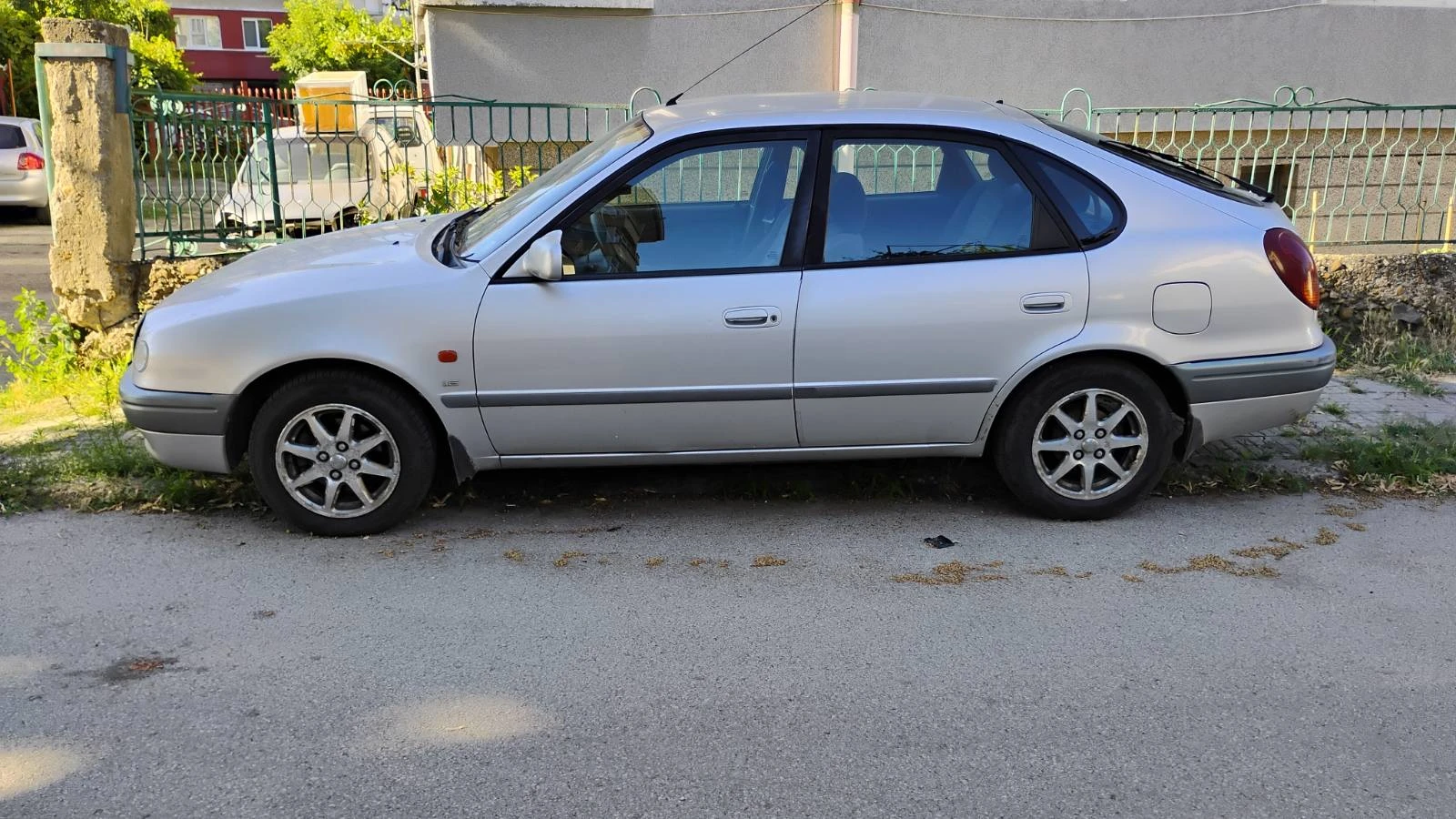 Toyota Corolla 1.6, 110 к.с., бензин + газ, снимка 10 - Автомобили и джипове - 55626743