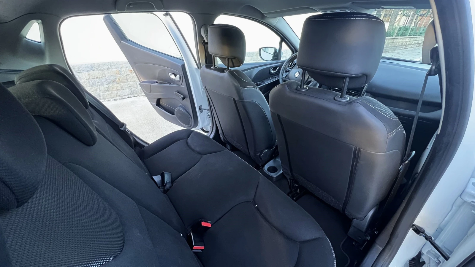 Renault Clio 1.2i 2015г, снимка 11 - Автомобили и джипове - 56075056