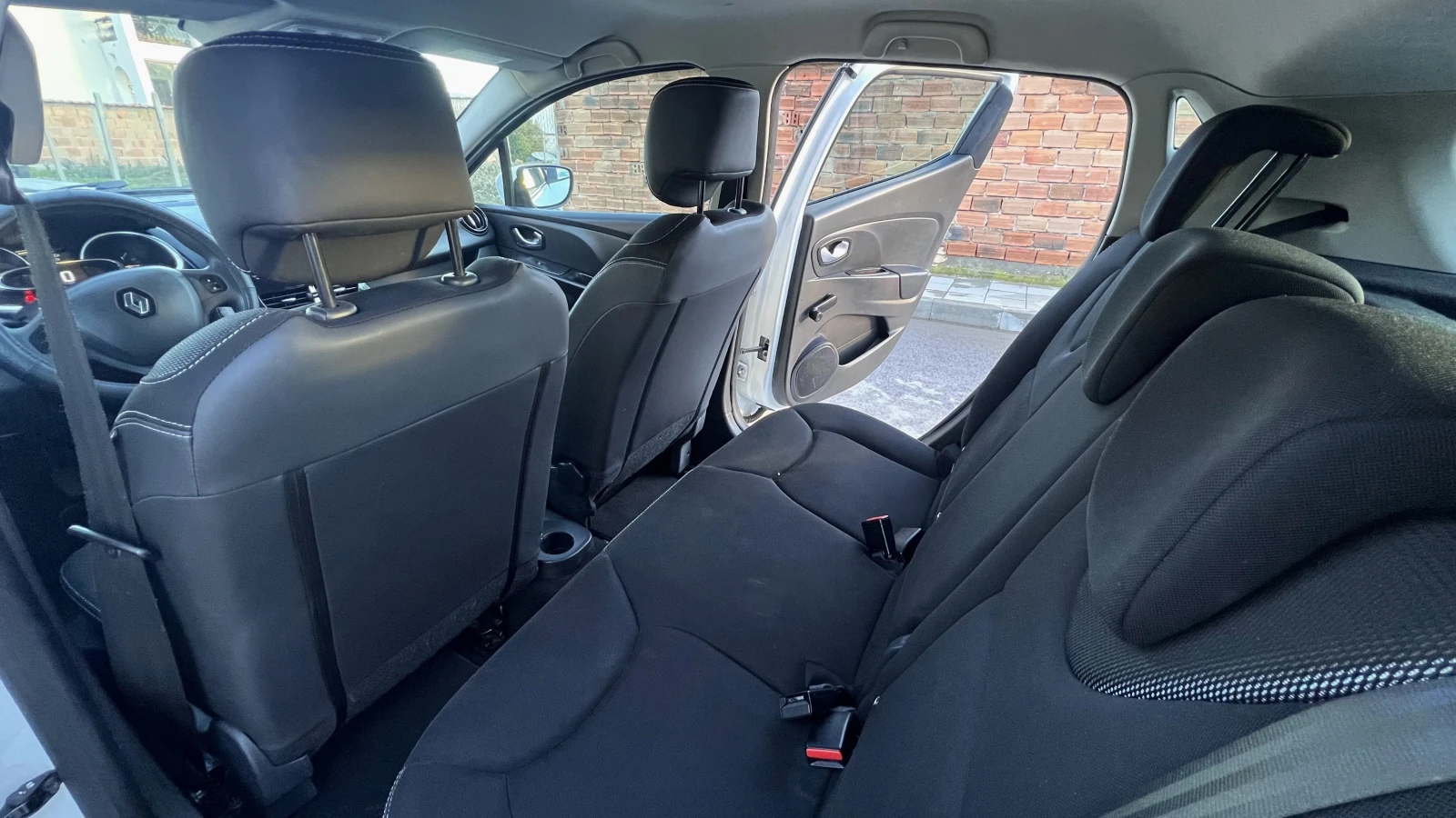 Renault Clio 1.2i 2015г, снимка 10 - Автомобили и джипове - 56075056