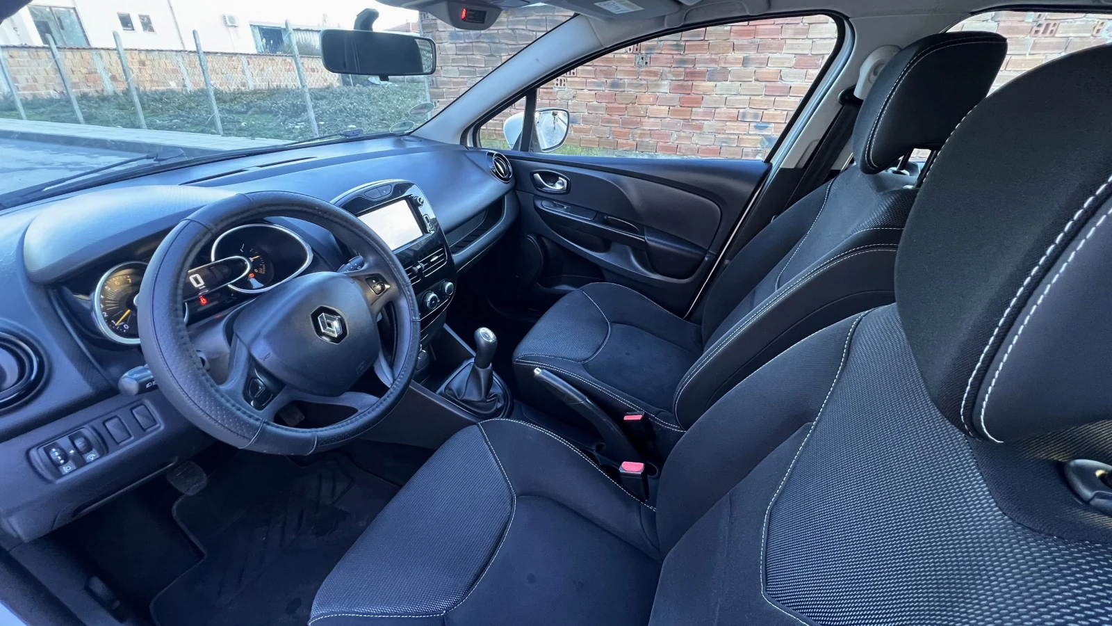 Renault Clio 1.2i 2015г, снимка 6 - Автомобили и джипове - 56075056
