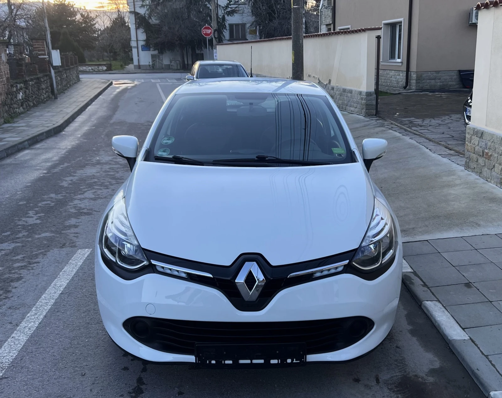 Renault Clio 1.2i 2015г, снимка 2 - Автомобили и джипове - 56075056