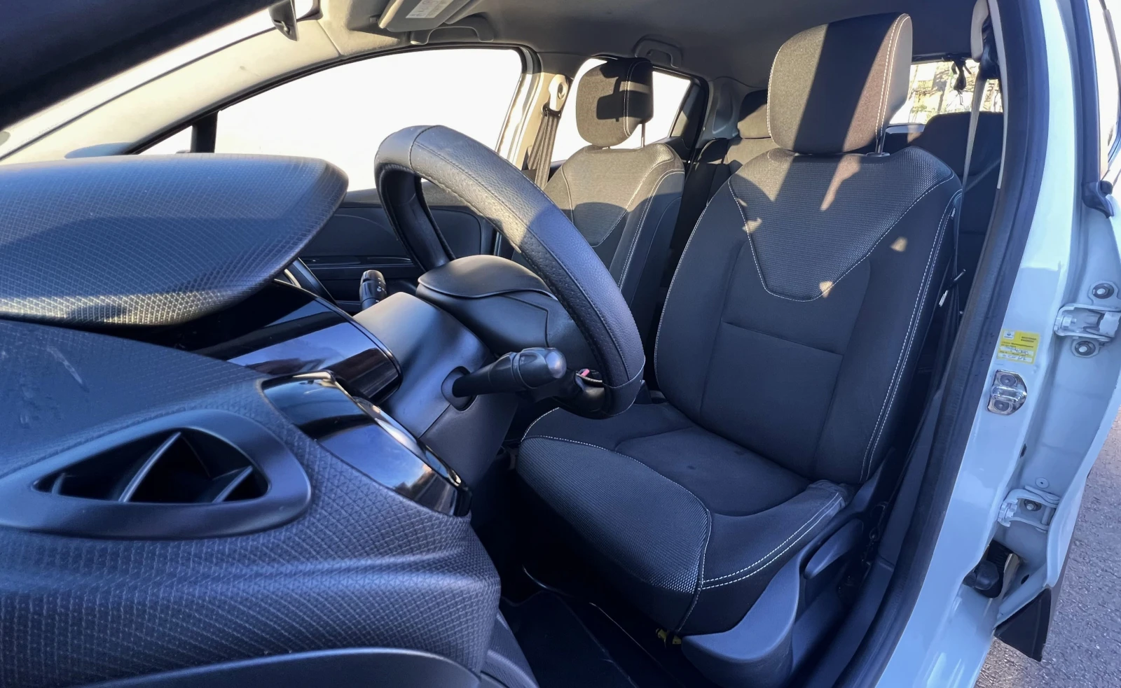 Renault Clio 1.2i 2015г, снимка 5 - Автомобили и джипове - 56075056