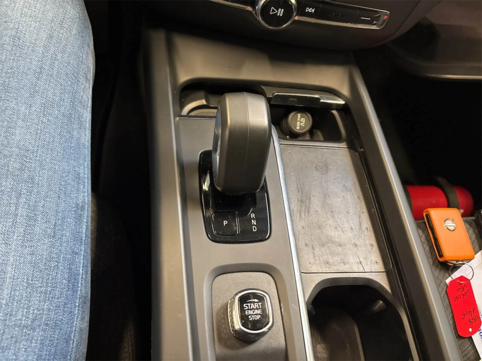 Volvo V60 2.0 B4 D MHEV ESSENTIAL NAVI LED, снимка 14 - Автомобили и джипове - 56163556