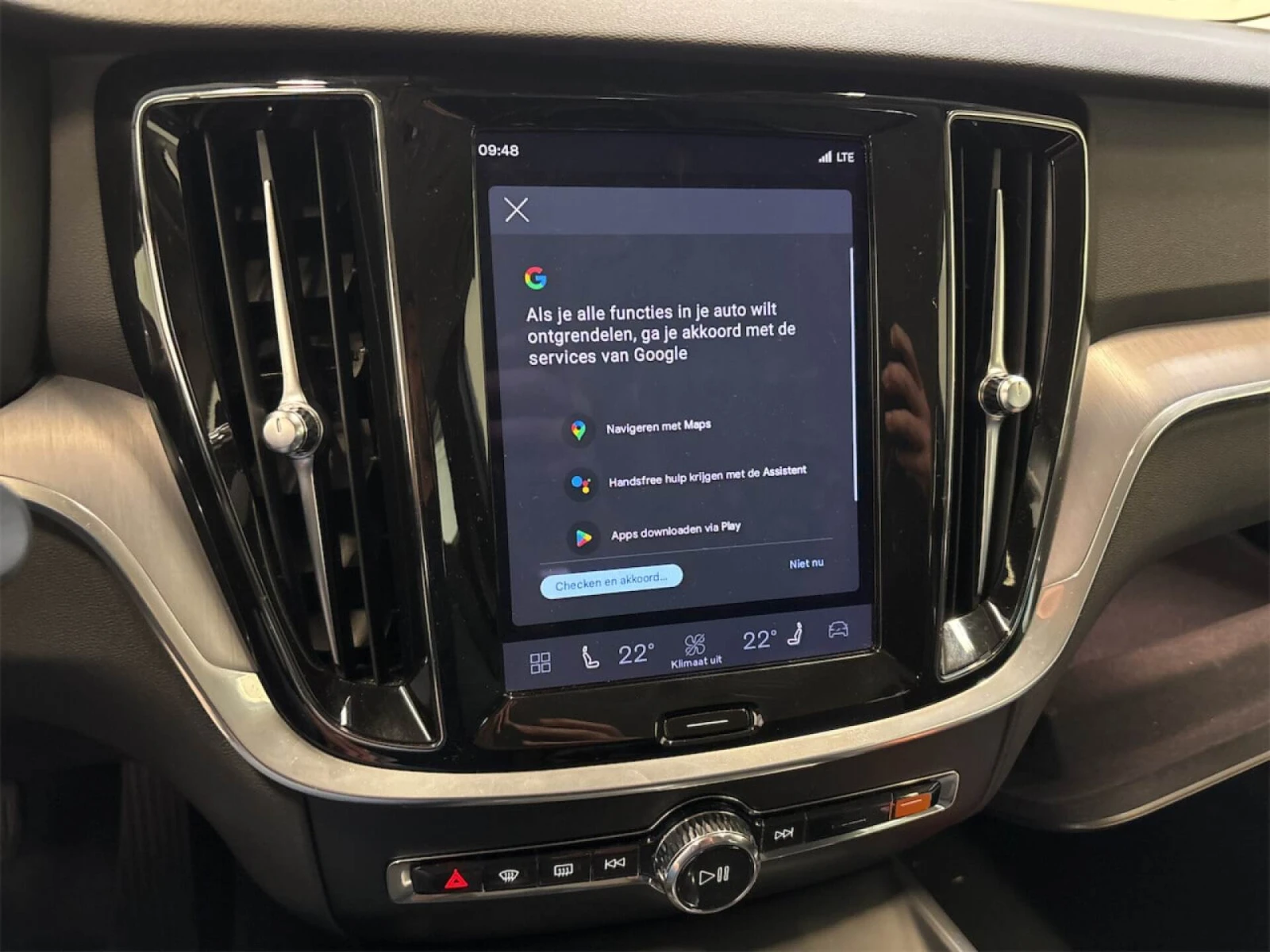 Volvo V60 2.0 B4 D MHEV ESSENTIAL NAVI LED, снимка 13 - Автомобили и джипове - 56163556