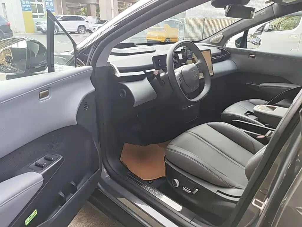 Zeekr X, снимка 13 - Автомобили и джипове - 56685911