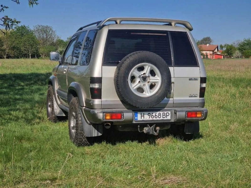 Isuzu Trooper, снимка 5 - Автомобили и джипове - 47067192