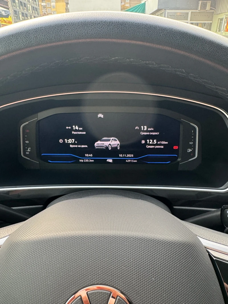 VW Tiguan 2.0 TDI-SCR 4MOTION 360 Градуса, снимка 12 - Автомобили и джипове - 52450001