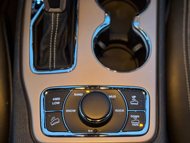 Jeep Grand cherokee OVERLAND/5.7 HEMI/, снимка 11 - Автомобили и джипове - 53190085