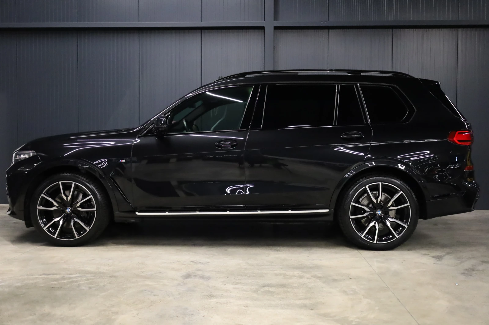 BMW X7 4.0d* INDIVIDUAL* SWAROVSKI* PANO* 360*  - изображение 3