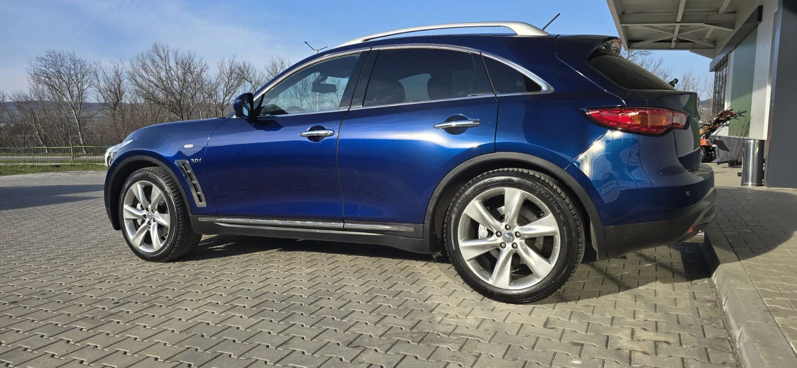 Infiniti QX70 S Premium, снимка 3 - Автомобили и джипове - 53738625