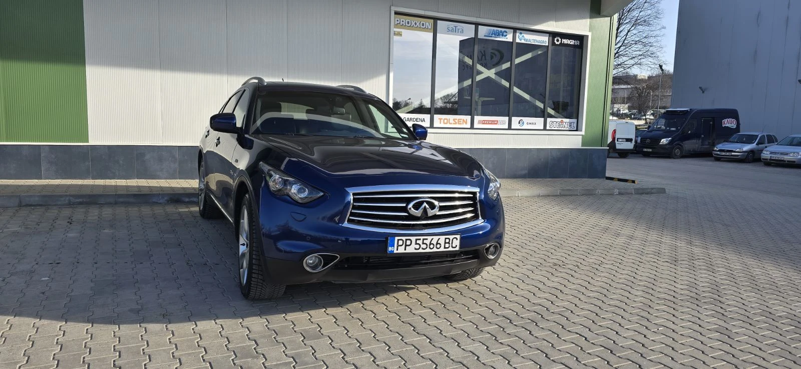 Infiniti QX70 S Premium, снимка 2 - Автомобили и джипове - 53738625