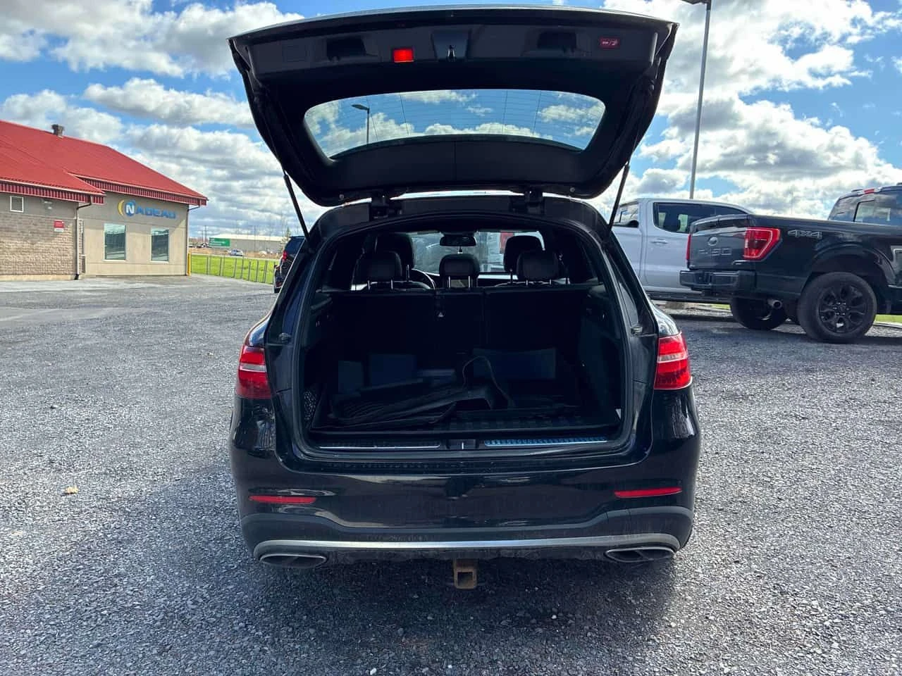 Mercedes-Benz GLC 43 AMG * CARFAX * БЕЗ ПЪРВОНАЧАЛНА ВНОСКА, снимка 13 - Автомобили и джипове - 54384721