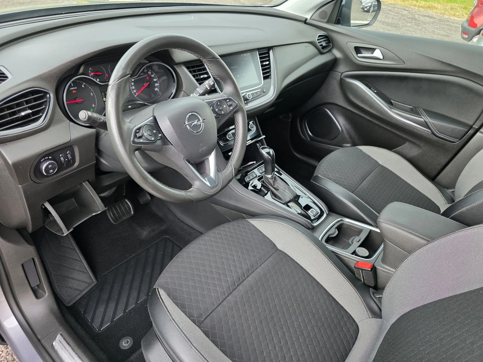 Opel Grandland X 1.6d Cosmo LED, снимка 9 - Автомобили и джипове - 55048261