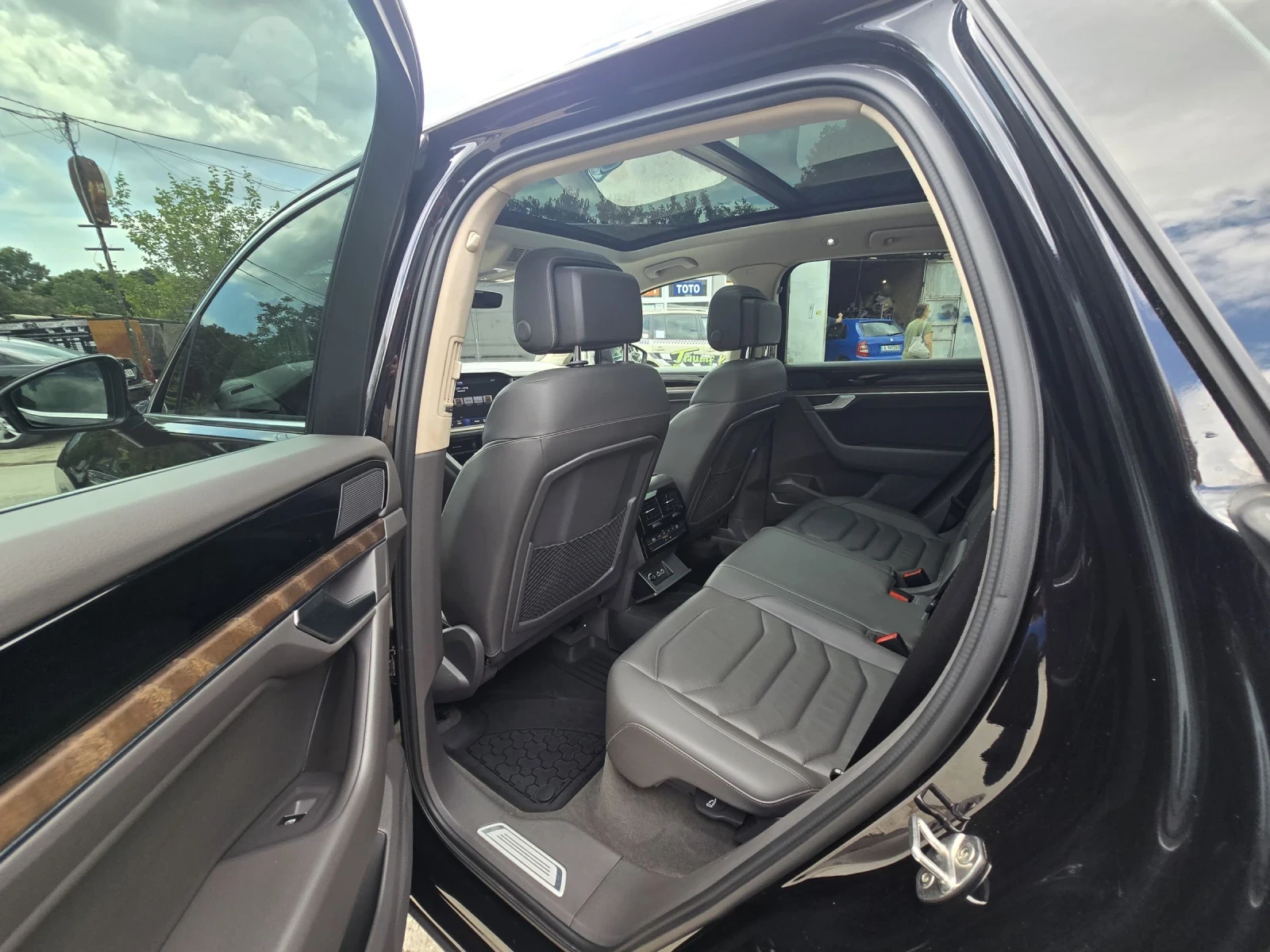VW Touareg 3.0 V6 4Motion Full, снимка 7 - Автомобили и джипове - 55130856