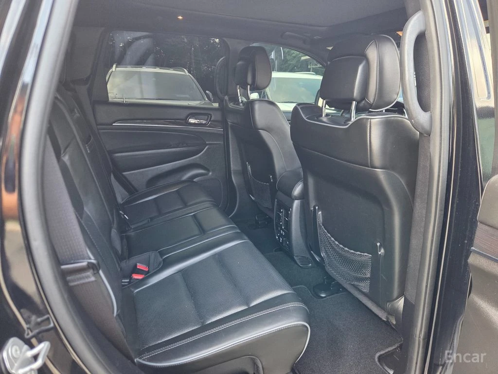 Jeep Grand cherokee 3.6* V6* 8ZF* OVERLAND* ДИСТРОНИК* ОБДУХВАНЕ* КАМЕ, снимка 15 - Автомобили и джипове - 55554907