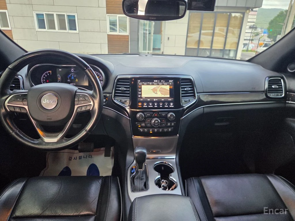 Jeep Grand cherokee 3.6* V6* 8ZF* OVERLAND* ДИСТРОНИК* ОБДУХВАНЕ* КАМЕ, снимка 7 - Автомобили и джипове - 55554907